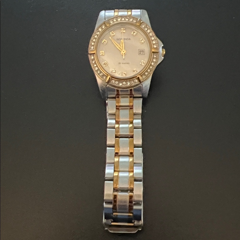 Beautiful Sekonda watch in working condition!
